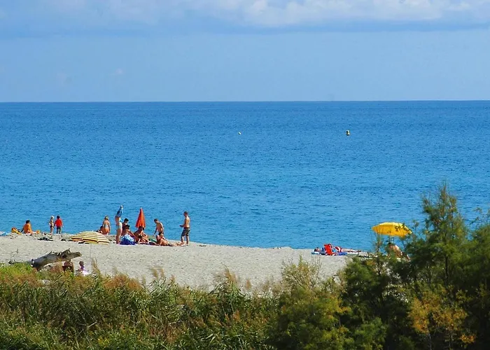 Apartment In Near Sandy