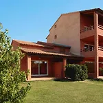 Apartment In Near Sandy